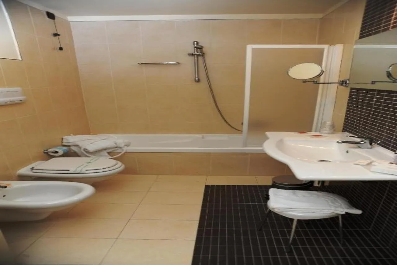 Viola Palace Hotel Villafranca Tirrena 4*,  Włochy