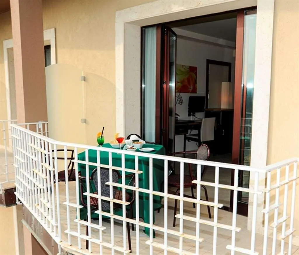 Viola Palace Hotel Villafranca Tirrena 4*,